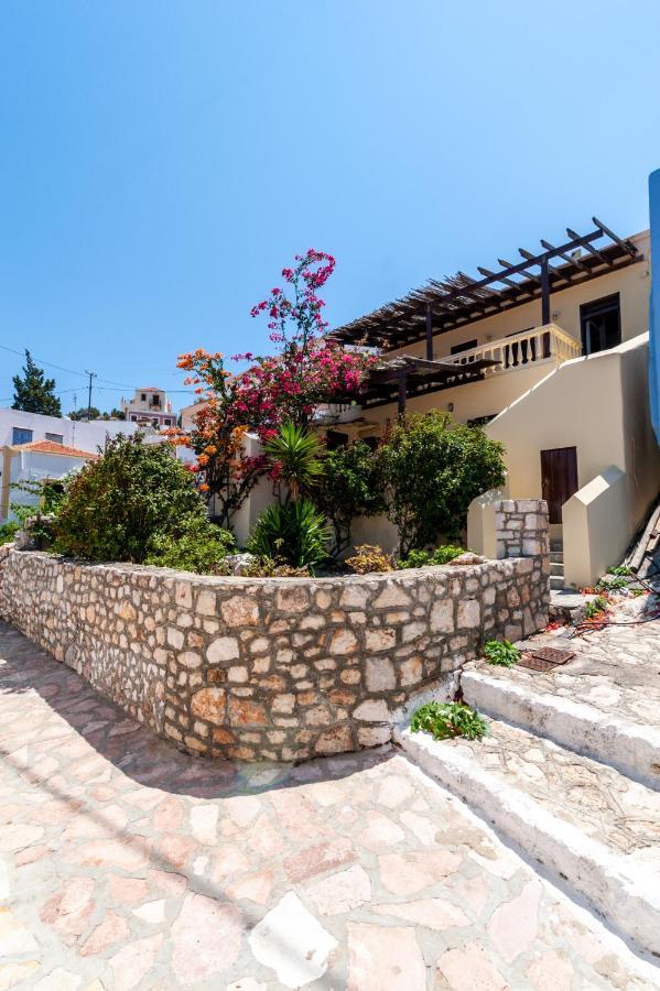 Kiki&Nina Apartment Chalki Town Bagian luar foto