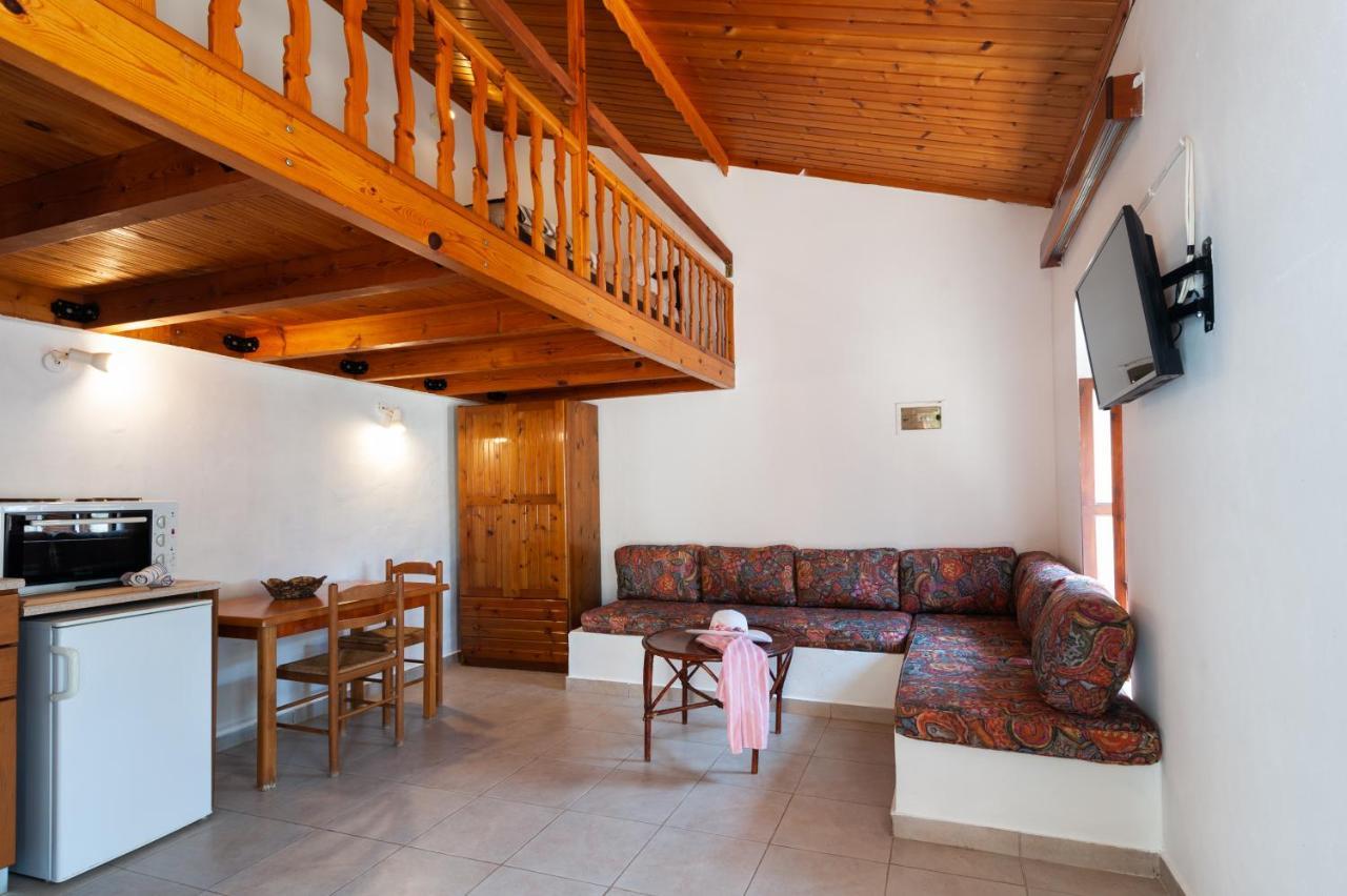 Kiki&Nina Apartment Chalki Town Bagian luar foto