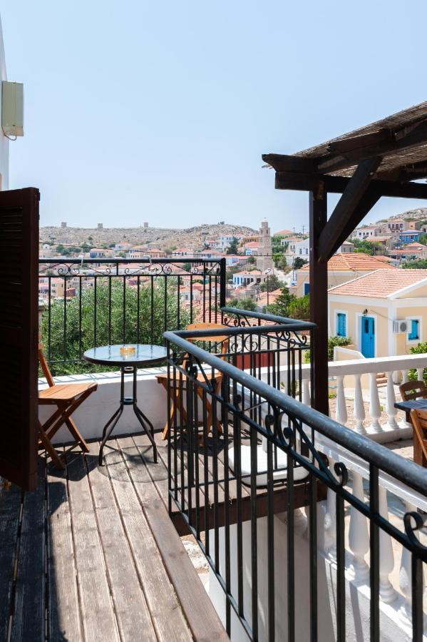 Kiki&Nina Apartment Chalki Town Bagian luar foto