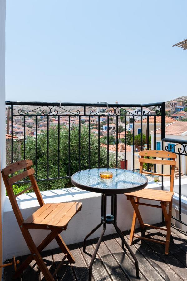 Kiki&Nina Apartment Chalki Town Bagian luar foto