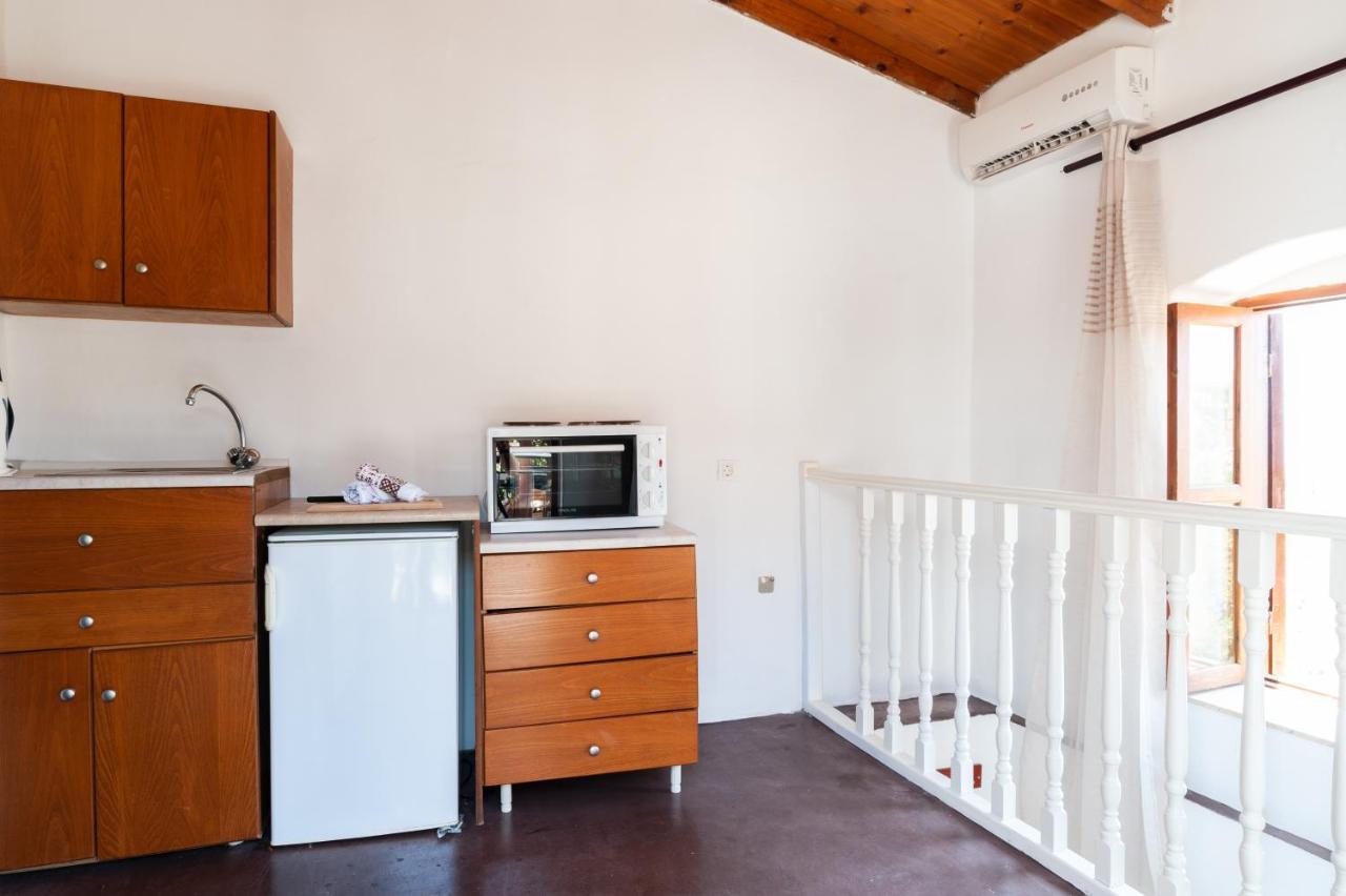 Kiki&Nina Apartment Chalki Town Bagian luar foto