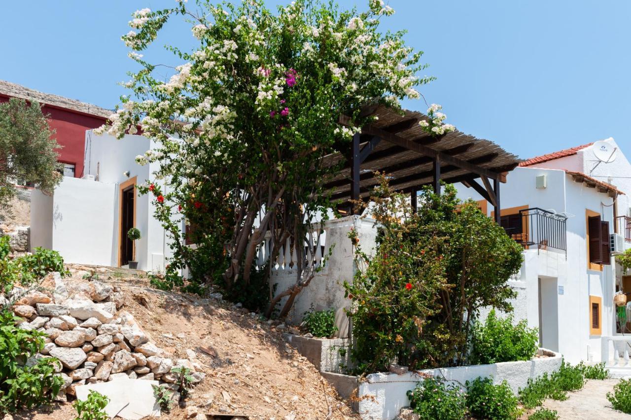 Kiki&Nina Apartment Chalki Town Bagian luar foto